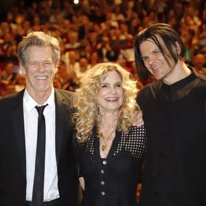 Kevin Bacon und Kyra begeistern mit Sohn Travis auf Premiere