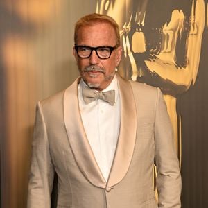 Klage gegen Kevin Costner: Stuntfrau räumt Widersprüche ein