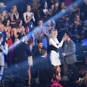 Krass: Schwangere Danielle Jonas stemmt Gewichte!