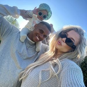 So wuppen "Too Hot to Handle"-Kevin und Emely Eltern-Alltag