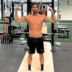 Oben ohne: Kevin Trapp teilt heißen Work-out-Schnappschuss