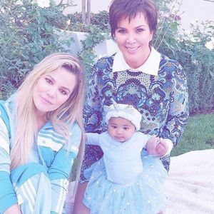 So süß gratulieren die Kardashians Baby True zum Geburtstag