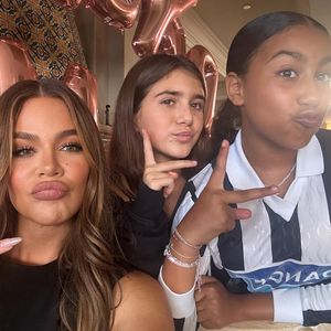 Neues Foto: Khloé Kardashian posiert stolz mit ihren Nichten