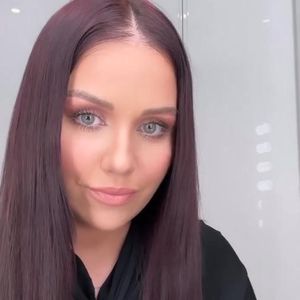 Rote Mähne adé: Kim Gloss trägt jetzt wieder dunkle Haare