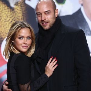Ganz schön streng: Freund Alex segnet Kim Gloss' Looks ab!