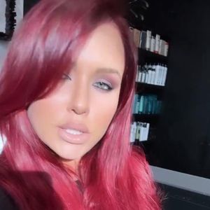 Krasses Umstyling: Kim Gloss trägt ihre Haare jetzt knallrot
