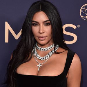 Pipi im Met-Kleid? Kim hätte ihre Schwestern putzen lassen!