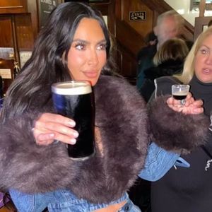 Echt irisch: Kim K. feiert St. Patricks Day mit Kneipentour