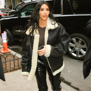 Kim Kardashian zeigt Fans riesigen begehbaren Kühlschrank