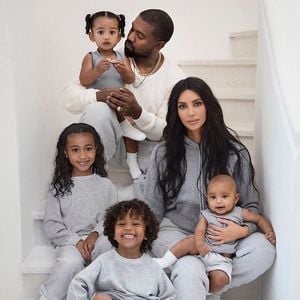 Statt mit Clan: Darum hat Kim K. eine eigene Weihnachtskarte