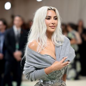Kim Kardashian balancierte für die Met Gala auf Zehenspitzen