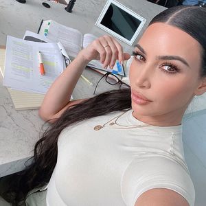 Knappe Kiste: Kim Kardashian rasselt durch das Jura-Examen