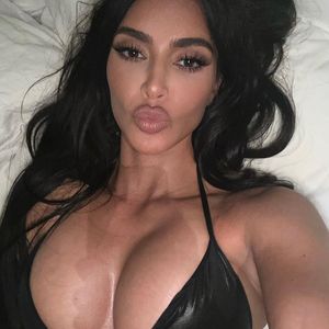 Kim Kardashians heiße Selfies: Fans achten nur auf Schatten