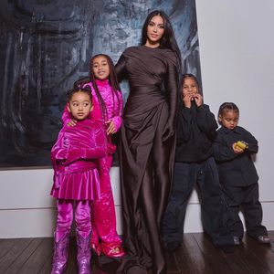 Wieder ohne Kanye: Kim Kardashian posiert mit ihren Kindern