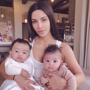Nach Trennungsgerüchten: Kim K. zeigt sich ganz ohne Make-up