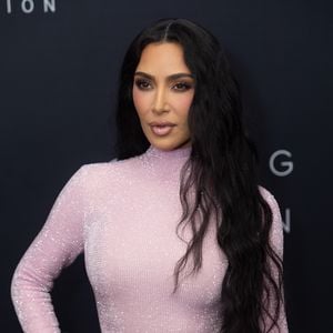 Kim Kardashian wird von Erben eines Möbelkünstlers verklagt!