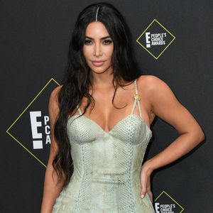 Kim Kardashian vermisst "Pipi-Loch" bei eigener Shapewear