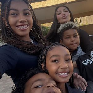 Schon so groß: Kim Kardashian teilt niedliches Familienfoto