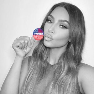 Stimmte sie für Trump? Kim Kardashian tauscht Wahl-Foto aus