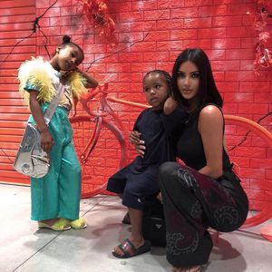 "Was ist passiert?" Fans werfen Kim Kardashian Nasen-OP vor