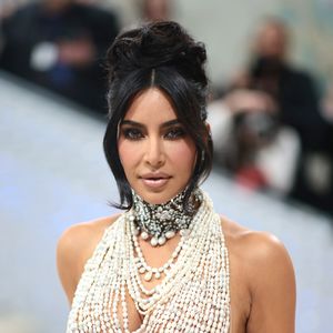 So sieht Kim Kardashian in "American Horror Story" aus!