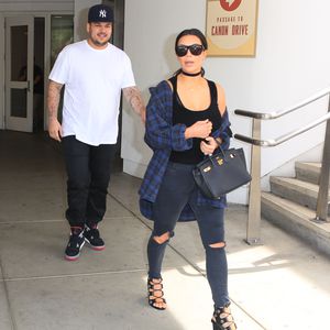 Kim Kardashian versichert Fans: Bruder Rob geht es super!