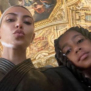 In Paris: Kim Kardashian und North als Touristen unterwegs!