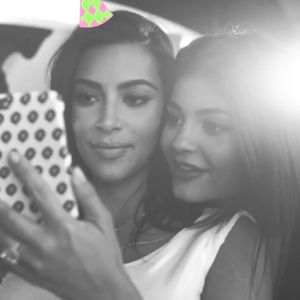 So süß gratuliert Kylie Kim Kardashian zum 39. Geburtstag