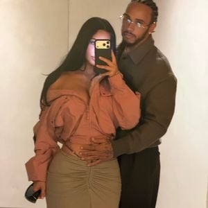 Kim Kardashian teilt verliebte Bilder mit Lewis im Netz