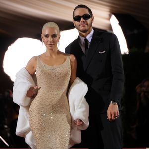 Kim Kardashian und Ex Pete Davidson haben immer noch Kontakt