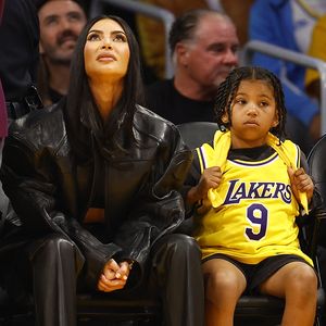 Kim Kardashian stolz: Saint schafft es ins Basketballteam!