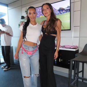Schenkt Kim Kardashian Victoria Beckham "falsches" Lächeln?