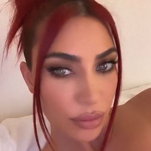 Neuer Look: Kim Kardashian hat sich ihre Haare rot gefärbt