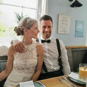 "Rote Rosen"-Star Kim-Sarah Brandts hat ihren Jan geheiratet