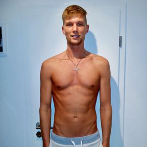 Hübscher? So sah Prince Charming Kim mit kurzen Haaren aus
