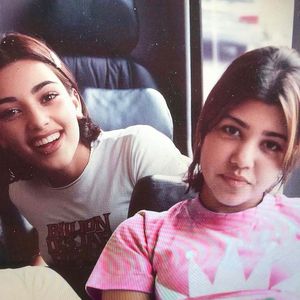 Kim Kardashian teilt Throwback-Pic von 1994 mit Kourtney