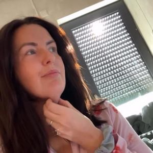 "Truthahnhals": Influencerin die.kim will sich Fett absaugen