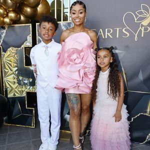 So süß strahlt Blac Chyna mit ihren Kids bei Saloneröffnung!