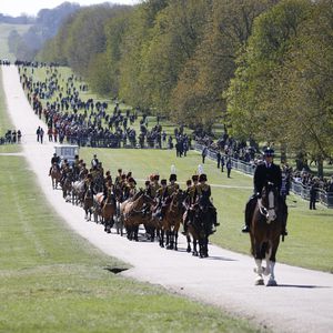 Beerdigung: Königliche Garde marschiert zum Schloss Windsor