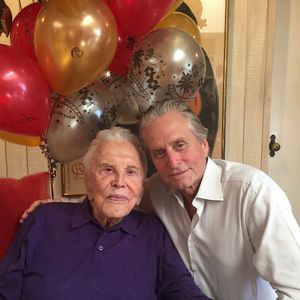 Am Todestag: Michael Douglas scherzt über seinen Vater Kirk