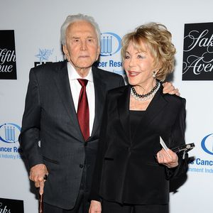 Erste Bilder: So feierte Kirk Douglas seinen 102. Geburtstag