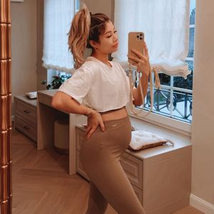 Schon Halbzeit! Influencerin Kisu zeigt ihren Babybauch