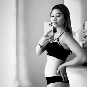 Zweites Baby: YouTuberin Kisu zeigt ihren Mini-Babybauch