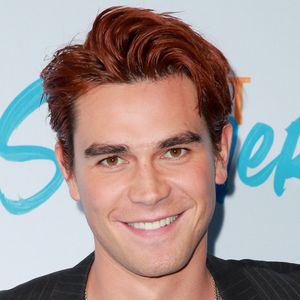 KJ Apa verrät: Dieser "Riverdale"-Star ist der beste Küsser