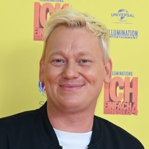 Knallweiß oder natürlich? Knossi präsentiert seine Zähne