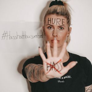 So geht "Köln 50667"-Star Pia Tillmann mit Hass im Netz um!