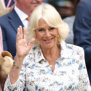 Camilla begeistert Wimbledon mit tierischem Fashion-Auftritt
