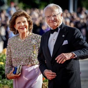 Dieses Präsent erhielten König Carl & Silvia zum Ehejubiläum