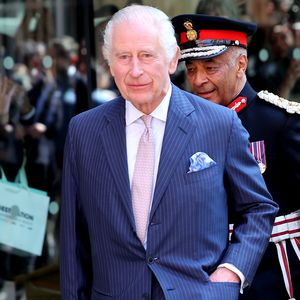 Entdeckt? Hier trug König Charles Dino-Krawatte seiner Enkel