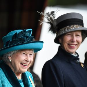Erbstück: Prinzessin Anne trägt die Perlenkette der Queen